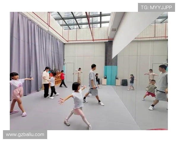 广州街舞队中路突破战术解析与实战应用技巧分享