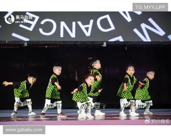 深圳街舞队的成长之路:从默默无闻到舞动全城的奋斗历程 深圳街舞队的成长之路:从默默无闻到舞动全城的奋斗历程