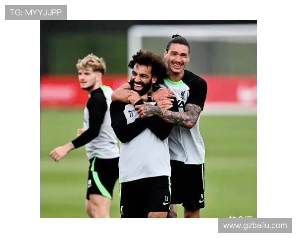 拜仁慕尼黑迎战柏龙梦之队争夺欧洲足球巅峰荣耀之战