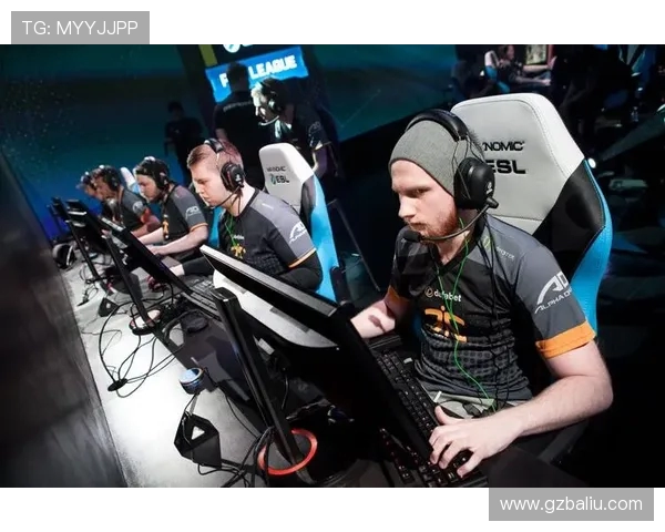 泰坦队与东北联足球队激战正酣谁能在这场较量中脱颖而出