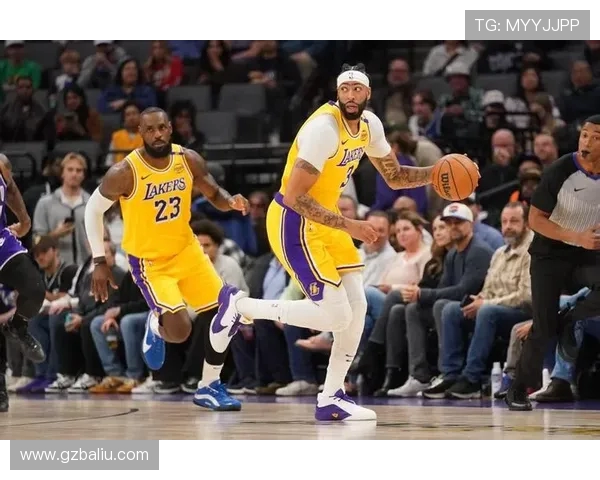 火箭队挑战湖人浓眉大眼争夺季后赛席位的关键战役分析